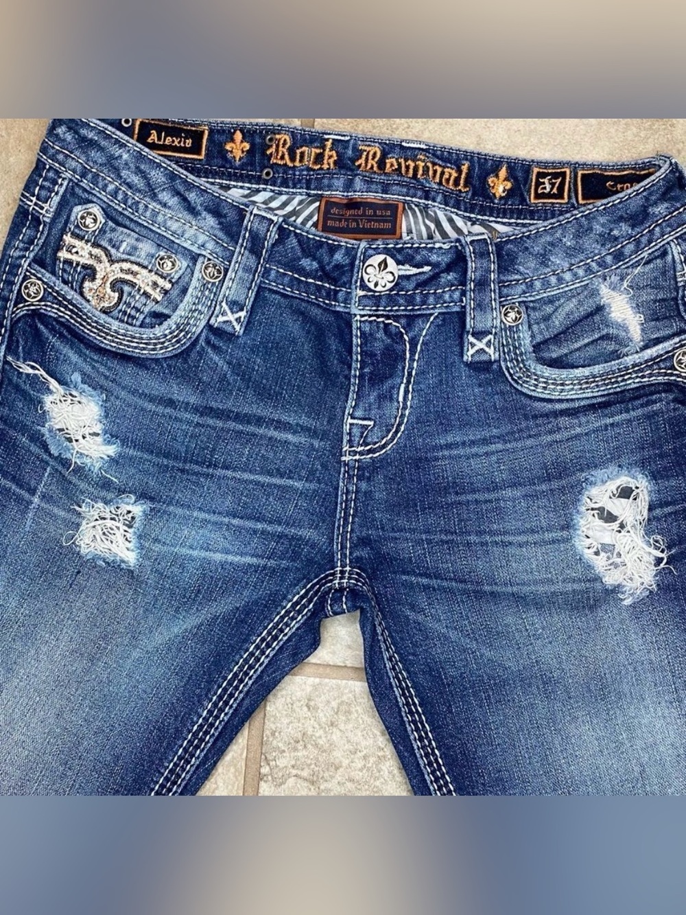 Rock Revival Alexia Crop Jeans Women’s 27 Low Rise Stretch Distressed EUC - Picture 7 of 13